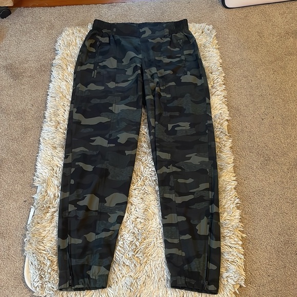 Old Navy size small camo active joggers - Picture 7 of 7